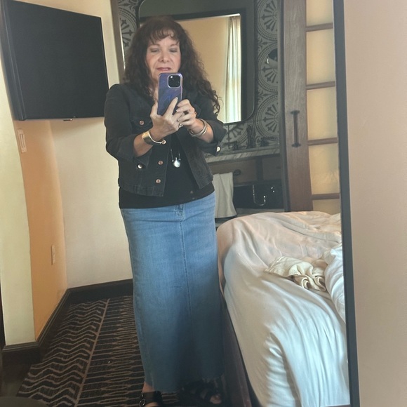 Meet your Posher, Debi - Picture 2 of 2